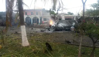 Suman tres muertos tras explosión de coche bomba en Coahuayana, Michoacán