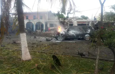 Suman 5 muertos tras explosión de coche bomba en Coahuayana, Michoacán