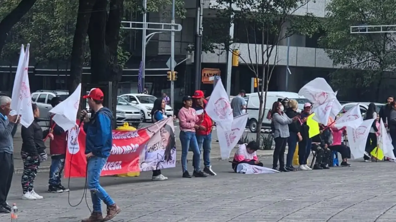 Bloqueo sobre Paseo de la Reforma por marcha en CDMX. Foto: Luis Antonio Alfaro