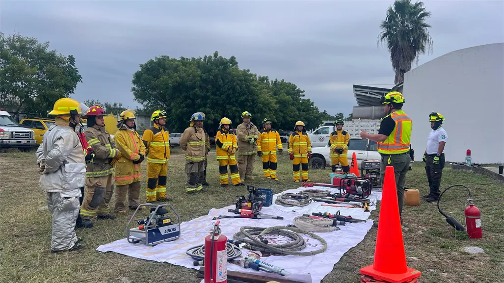 Protección Civil Estatal capacita a cuerpos de emergencia en extracción vehicular avanzada