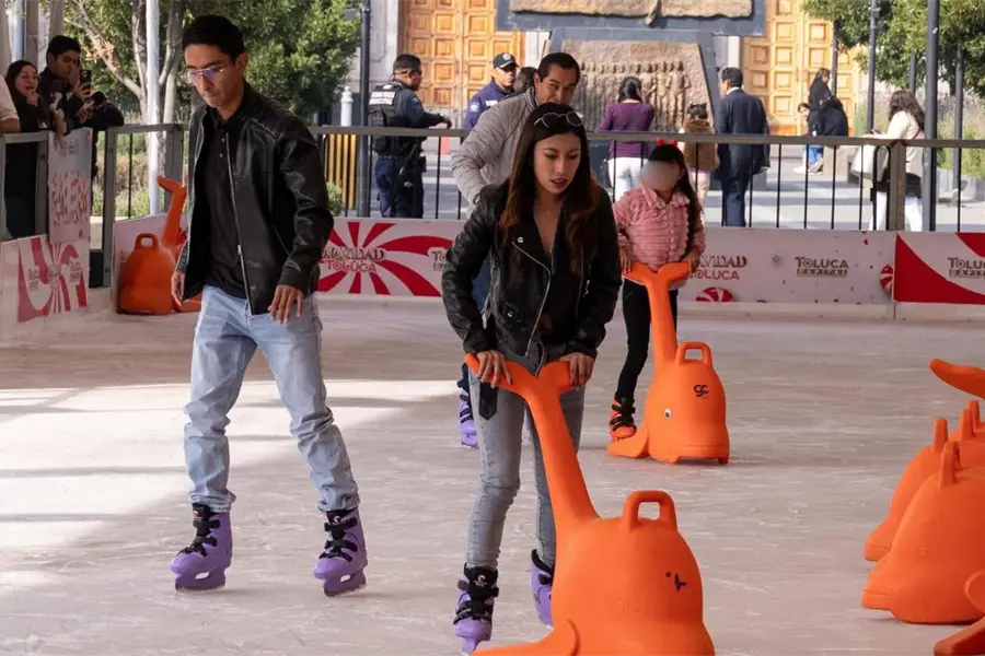 Toluca estrena pista de hielo GRATIS en Plaza de los Mártires; conoce los horarios de apertura