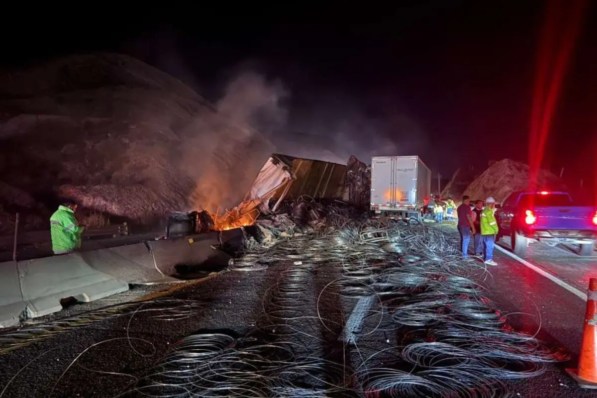 Autoridades atendiendo el percance vial en la carretera Saltillo - Monterrey / Foto: Protección Civil Nuevo León