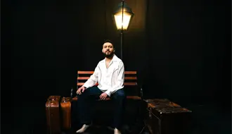 Alann Mora presenta “Quiérete un poquito”: el tema con el que redefine su historia musical