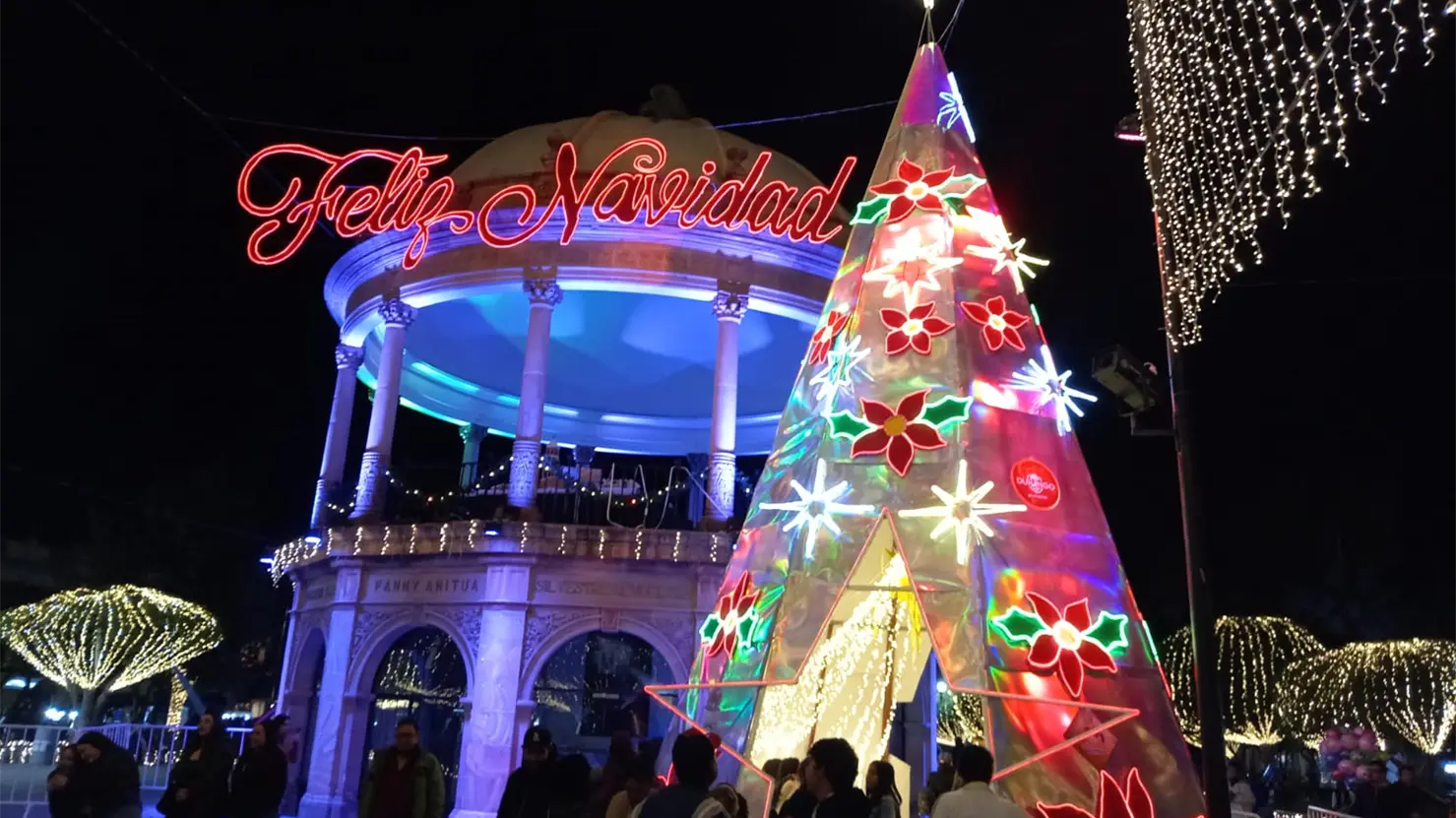 FOTOS | Encienden Alumbrado Navideño en el centro de Durango