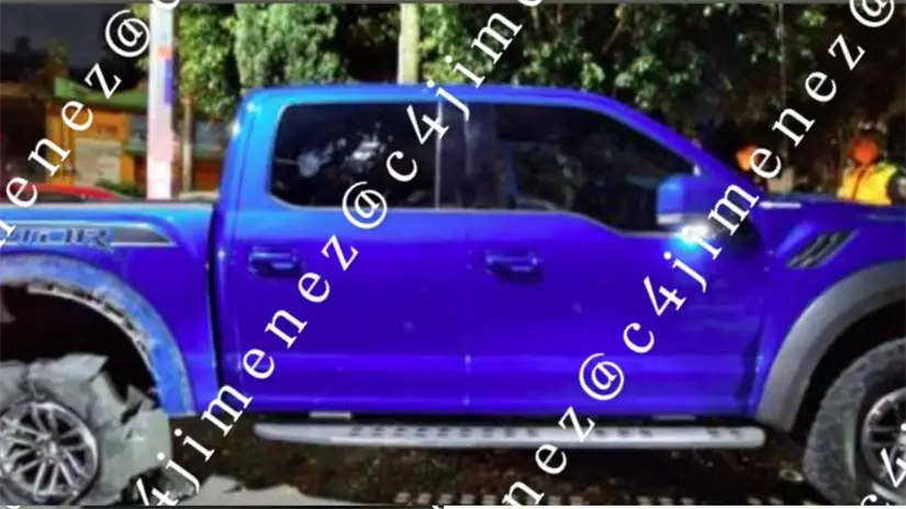 Camioneta con golpes en ventana por confrontación en la calzada Tlalpan | Carlos Jiménez (@c4jimenez en X)