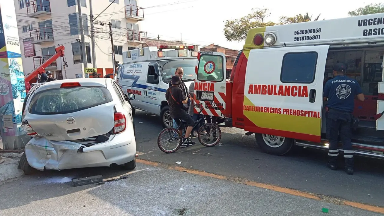 Unidad siniestrada tras choque en Edomex. Foto: Especiales