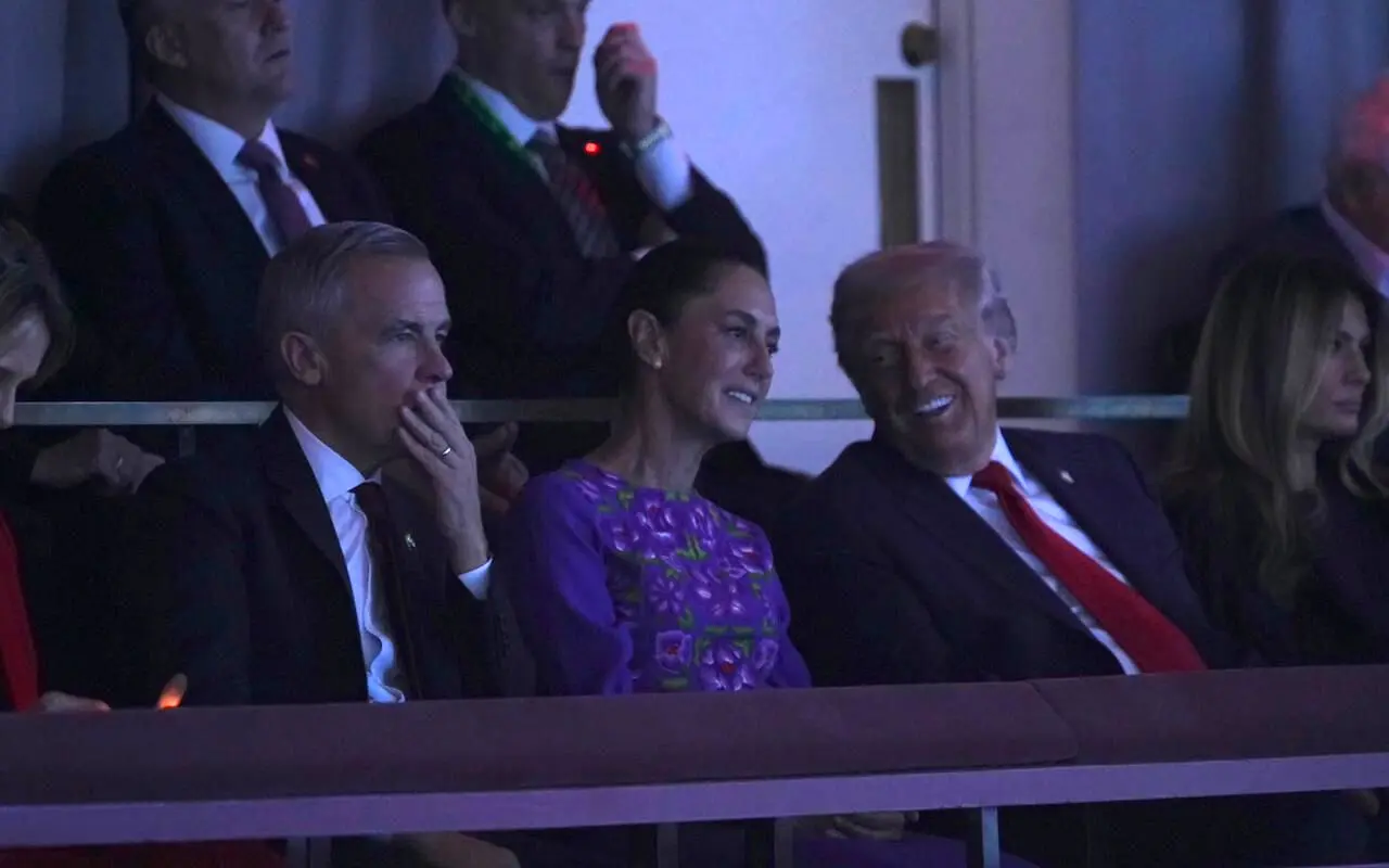Mark Carney, Claudia Sheinbaum y Donald Trump durante la ceremonia del sorteo del Mundial 2026. Foto: Presidencia de la República