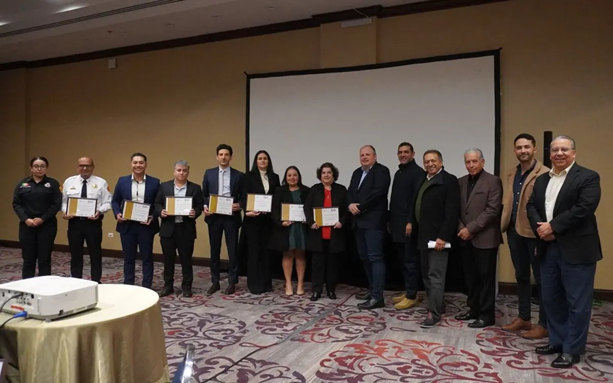 El Consejo Regional de Industriales del Juego (CRIJU) y la organización SELIDER reconocieron a ciudadanos ejemplares de Nuevo León. Foto: CRIUJ Y SELIDER