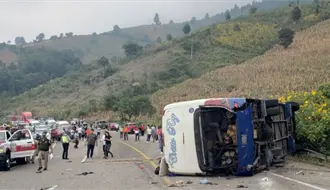 Volcadura de camión en Chiapas deja un muerto y 20 heridos en la autopista San Cristóbal de Las Casas
