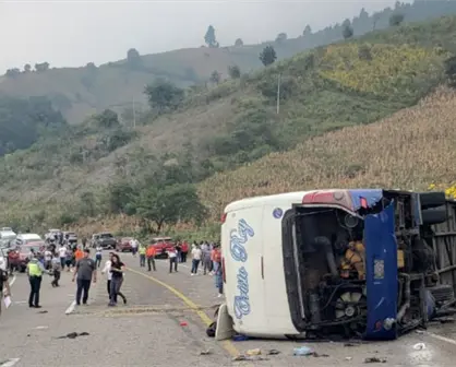 Volcadura de camión en Chiapas deja un muerto y 20 heridos en la autopista San Cristóbal de Las Casas