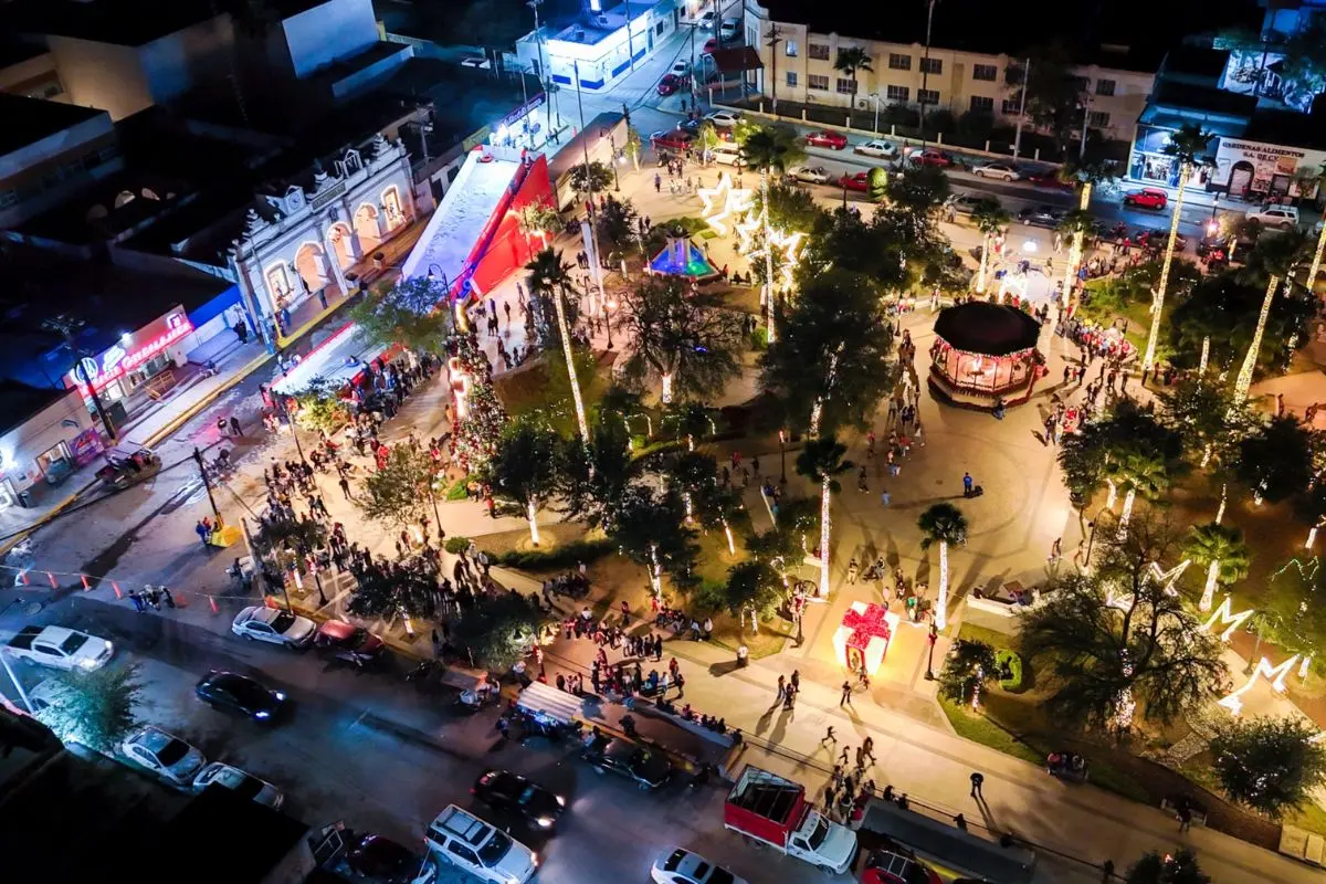 Raúl Cantú inaugura en Salinas Victoria un nuevo atractivo navideño para las familias. Foto: Gobierno de Salinas Victoria