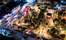 Raúl Cantú inaugura tobogán navideño y llena de vida la Plaza Principal de Salinas Victoria Raúl Cantú inaugura tobogán navideño y llena de vida la Plaza Principal de Salinas Victoria
