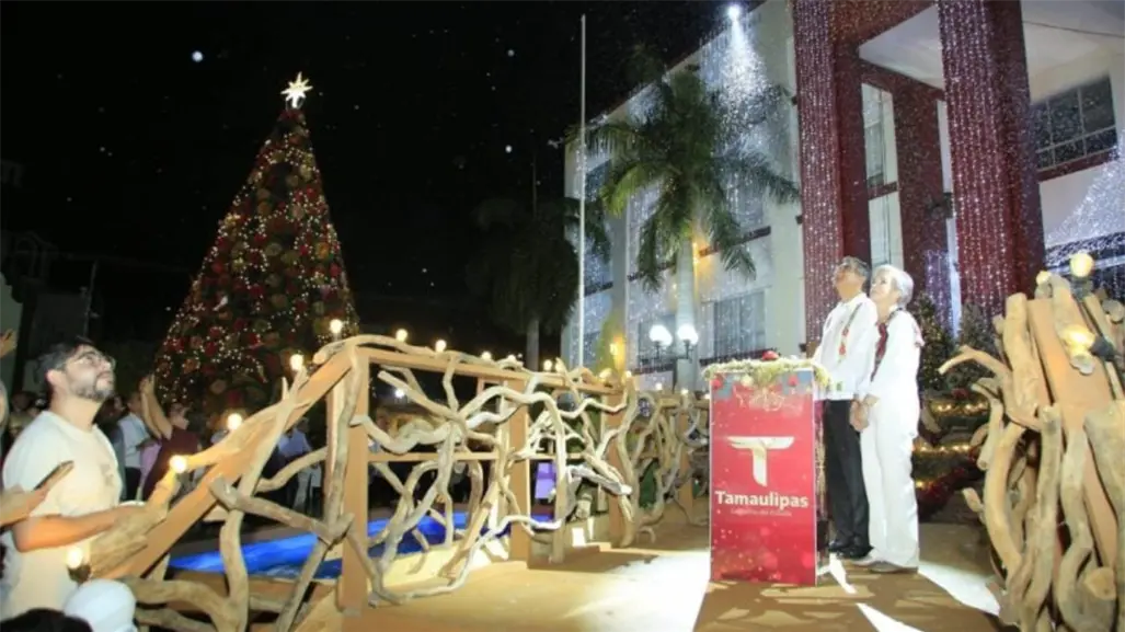 Encendido del pino reúne a miles de familias en una fiesta navideña en Ciudad Victoria