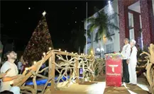 Encendido del pino reúne a miles de familias en una fiesta navideña en Ciudad Victoria