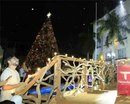 Encendido del pino reúne a miles de familias en una fiesta navideña en Ciudad Victoria