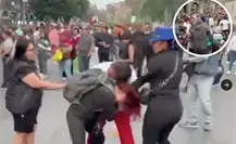 Violenta batalla campal entre comerciantes por espacios navideños en el Zócalo CDMX