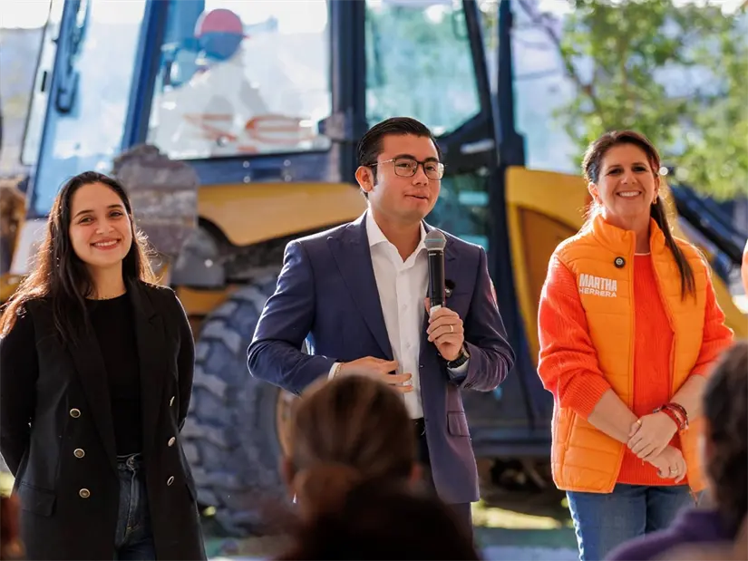 imagen recuadro El alcalde de Juárez, Félix Arratia, da un mensaje durante la ceremonia de la primera piedra del Centro Comunitario de la colonia Valle de Santa Isabel. Foto: Gobierno de Juárez