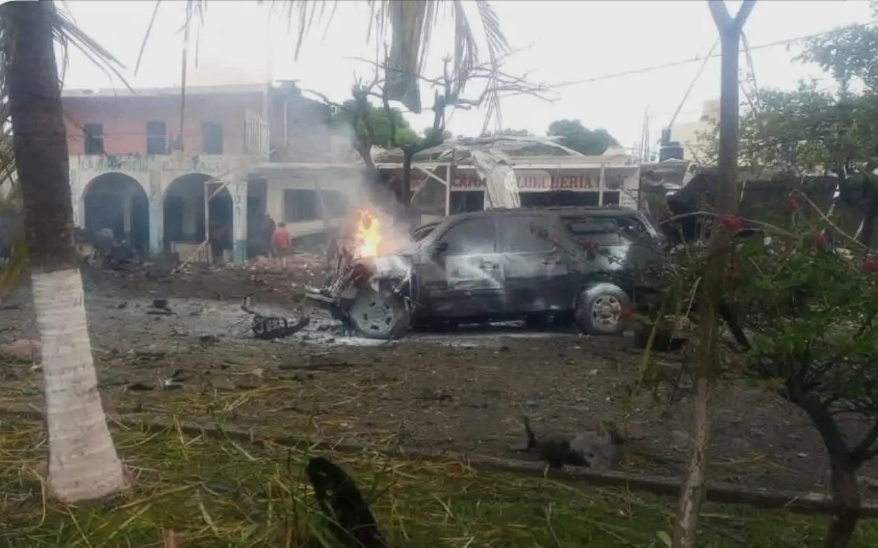 Camioneta empleada como coche bomba. Foto: X (@cesargutipri)