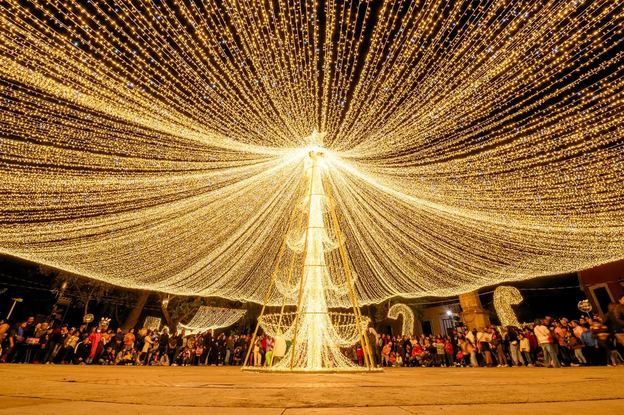 FOTOS | Encienden Alumbrado Navideño en el centro de Durango