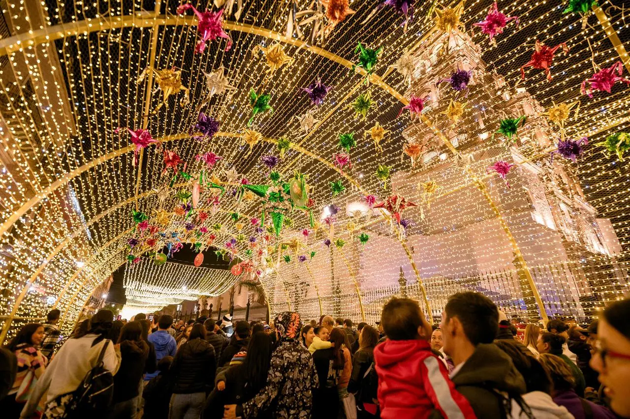 FOTOS | Encienden Alumbrado Navideño en el centro de Durango