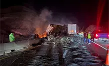 Cierran autopista Monterrey-Saltillo por incendio y choque de tracto camión Cierran autopista Monterrey-Saltillo por incendio y choque de tracto camión