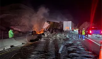 Cierran autopista Monterrey-Saltillo por incendio y choque de tracto camión