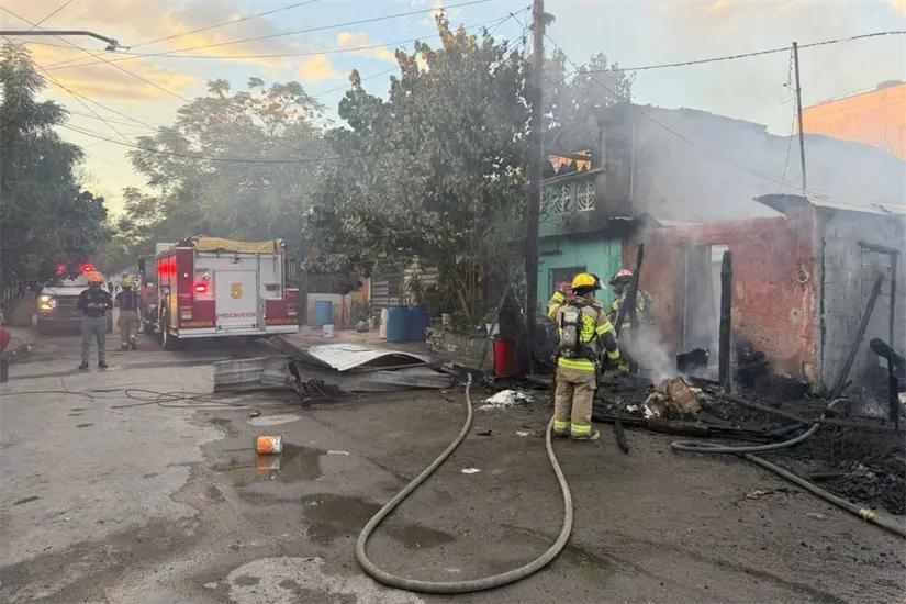 imagen recuadro Trabajaron de manera coordinada para controlar el siniestro. Foto: PCNL