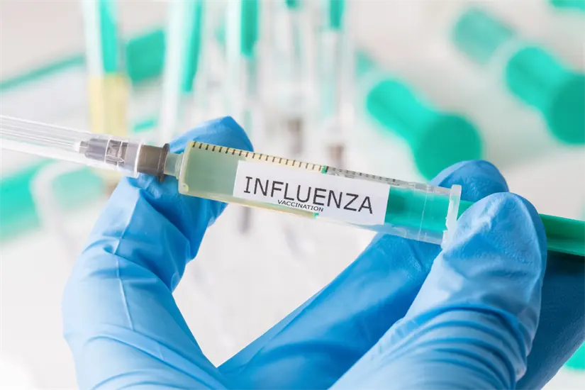 Los casos de influenza en Nuevo León continúan en aumento, lo que ha llevado a la Secretaría de Salud a reforzar la vacunación. Foto: Canva