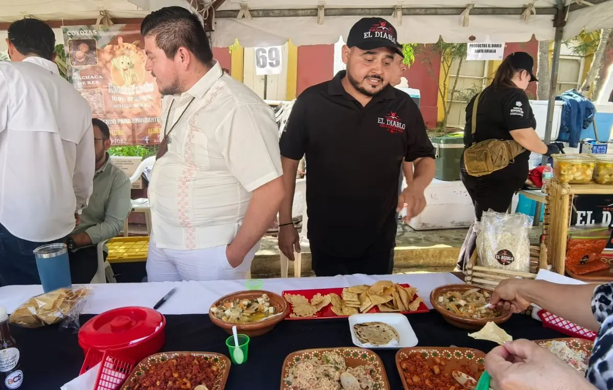 Productores locales del MaQueCho 2025 ofrecieron machaca, queso y chorizo artesanal durante la cuarta edición del festival en San Antonio. Foto: POSTA Baja California Sur