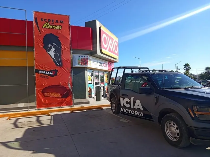 Elementos de la policía de Salinas Victoria en la zona donde ocurrió el robo. Foto: Secretaría de Seguridad y Vialidad de Salinas Victoria.