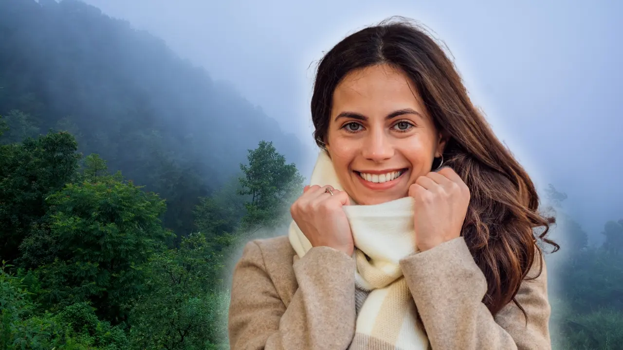 Una mujer con bufanda y ropa abrigadora. Foto: Canva
