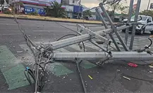 Colapso de postes deja sin luz a cuatro colonias en Iztapalapa Colapso de postes deja sin luz a cuatro colonias en Iztapalapa