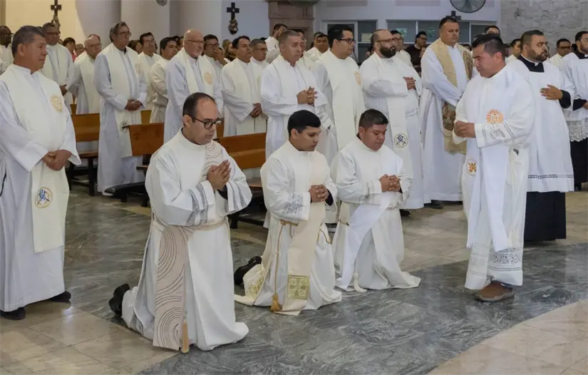 imagen recuadro Sacerdotes participaron en las celebraciones previas al 12 de diciembre en el Santuario de Guadalupe en La Paz, durante las peregrinaciones y misas. Foto: Diócesis La Paz