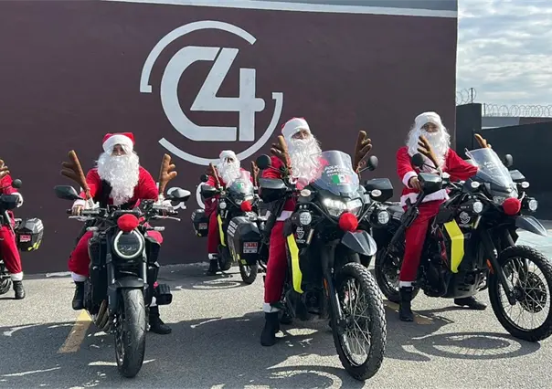 Santa Catarina sorprende con desfile de Poli Claus a ni&ntilde;os del municipio