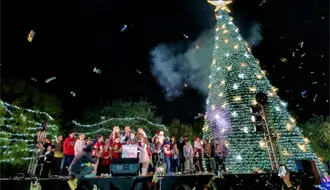 Gran encendido del Pino Navideño reúne a cientos de familias en Santa Catarina