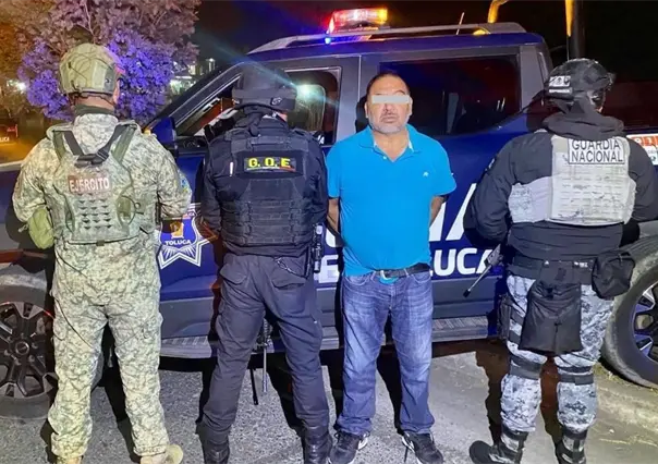 Falso polic&iacute;a es arrestado en Edomex tras circular en veh&iacute;culo modificado como patrulla