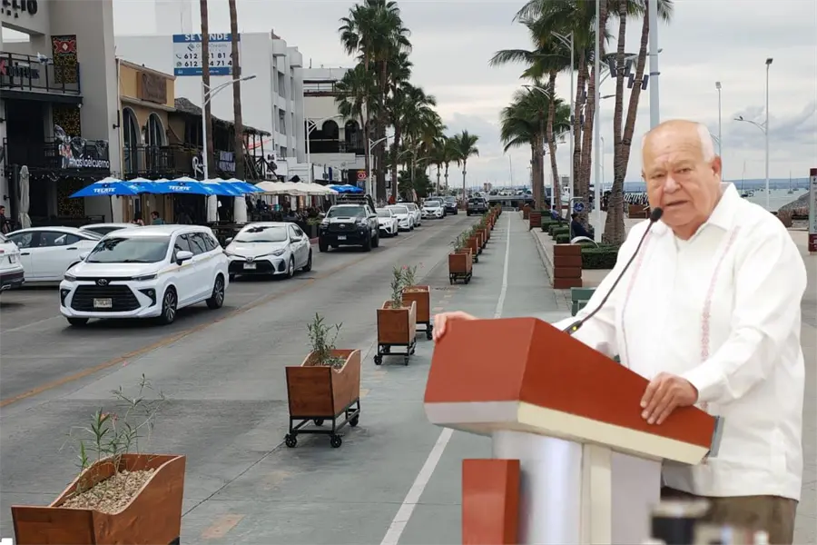 Que adornen y no estorben”: Víctor Castro ordenó esto sobre las maceteras del malecón de La Paz