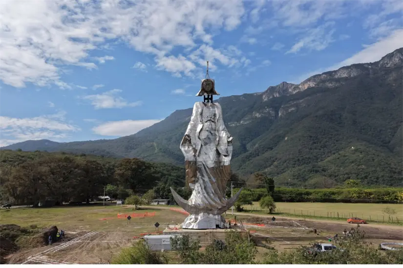 imagen recuadro La virgen de la Misericordia es considerada la escultura mariana más alta de Latinoamérica. Foto: Carlos García