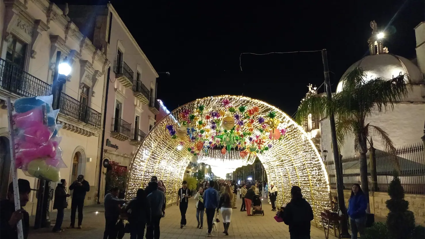 FOTOS | Encienden Alumbrado Navideño en el centro de Durango