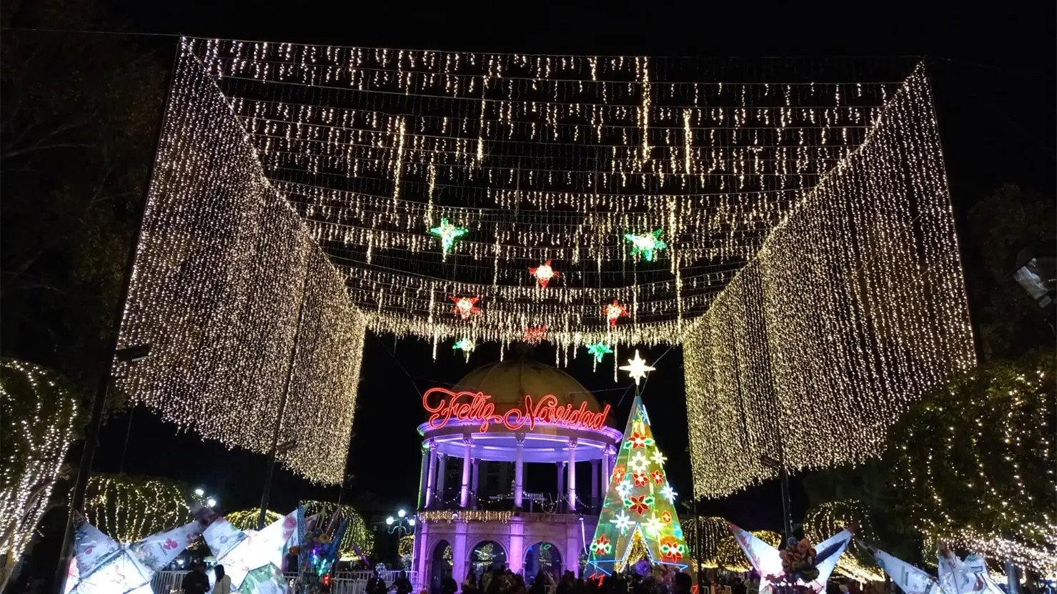 FOTOS | Encienden Alumbrado Navideño en el centro de Durango