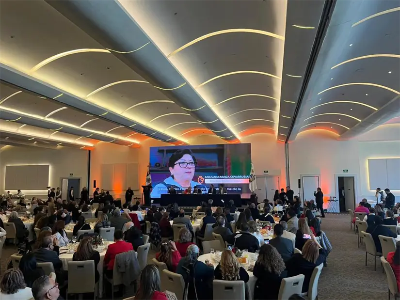 En una emotiva ceremonia, Nuevo León premió a trabajadores de salud por su dedicación y años de servicio en la comunidad. Foto: Yarince Torres