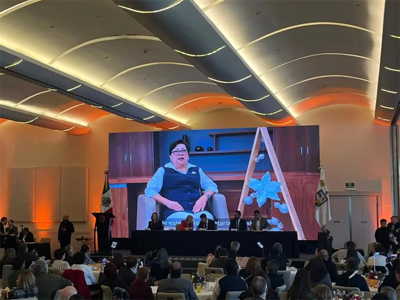 La entrega de premios y bonos en Nuevo León celebra el compromiso y esfuerzo de quienes han dedicado su vida a la salud pública. Foto: Yarince Torres