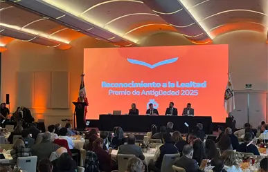 Nuevo León honra a personal de salud con hasta 55 años de servicio: Premios, bonos y testimonios