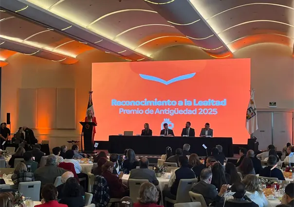 Nuevo León honra a personal de salud con hasta 55 años de servicio: Premios, bonos y testimonios