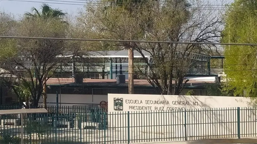 imagen recuadro La directora de la escuela Secundaria General N° 1, Mtra. Farrah Zaidaly Castillo Bautista asumió el liderazgo de rescatar el equipo | Foto: Secundaria General 1