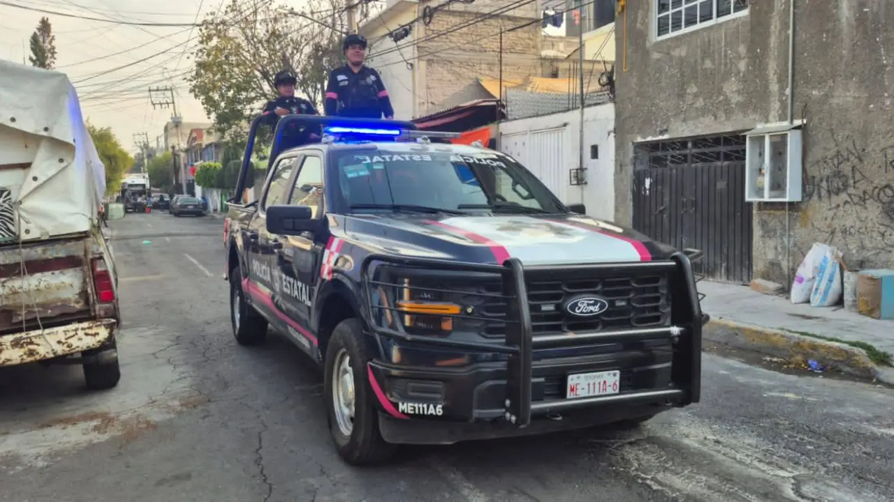 Unidades de la policía estatal se han desplegado en calles de la entidad mexiquense. Foto: SSEM