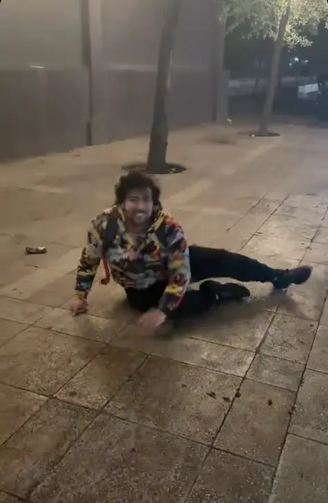 imagen recuadro Joven cae de scooter en Monterrey. Foto: Tiktok/Yosoynoza