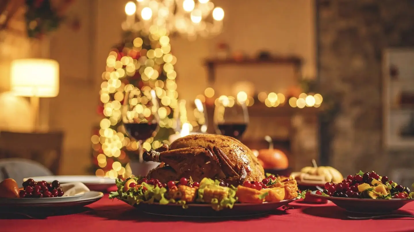 Cena navideña en CDMX. Foto: Canva