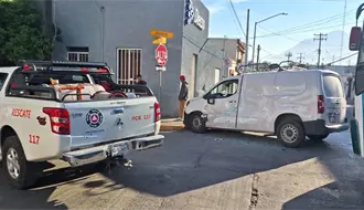 Choque entre ruta urbana y auto deja 7 personas lesionadas en Monterrey