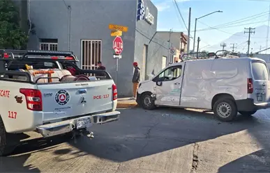 Choque entre ruta urbana y auto deja 7 personas lesionadas en Monterrey